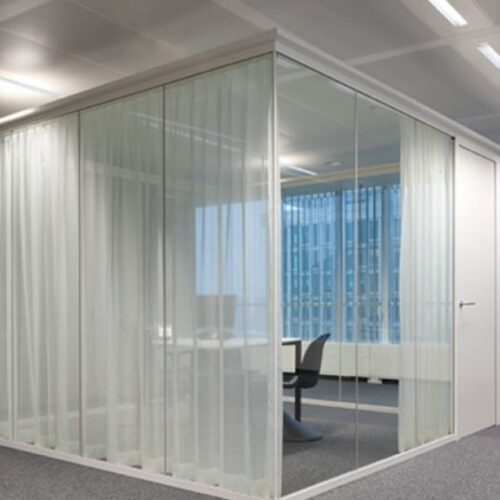 aménagement-agencement-cloison-amovible-démontables-modulabe-bureau-locaux-structure-aluminium-vitrée-vitre-1280x720-1-1024x576