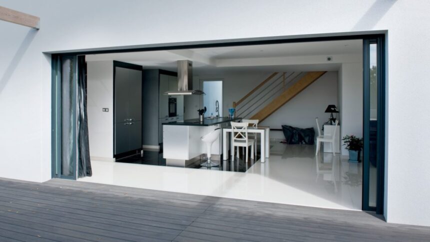 komilfo_baie_vitree_coulissante_galandage-1024x576